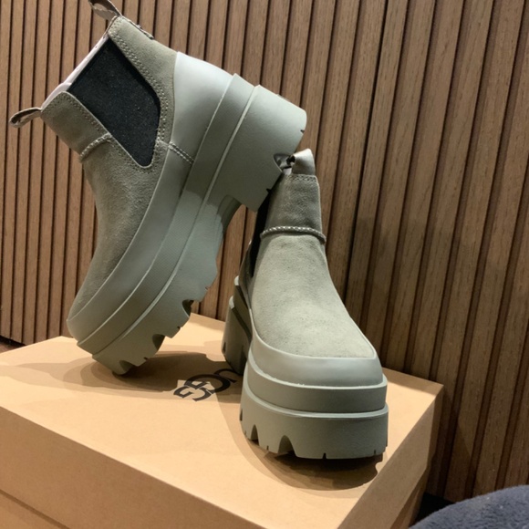 UGG Green Platform Boots - Picture 3 of 8